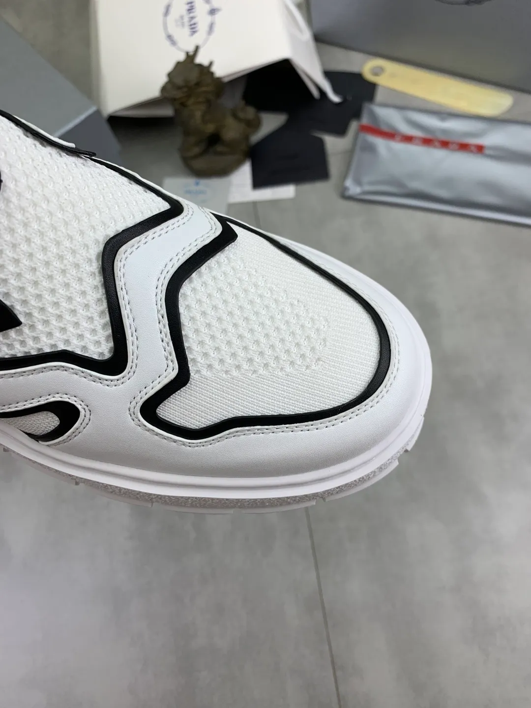 Men's shoes 💰P600💰 [New style] Flying weave series (summer must-have) is now available on the official website, 🆘 Trendy brand (Prada) mainly promotes popular models, avant-garde and versatile fashionable men's shoes, private version mold opening, cowhide surface splicing 1:1.. Fashionable and simple, original imported cowhide and cowhide leather feet; the atmosphere and personality are more fashionable, eye-catching and pursuing class. It will subvert the old idea and be a must-have for fashion trendsetters with you! Must keep it for yourself! High-end comfort and low-end, high-end quality workmanship. Size: 38-45 4️⃣colors available.